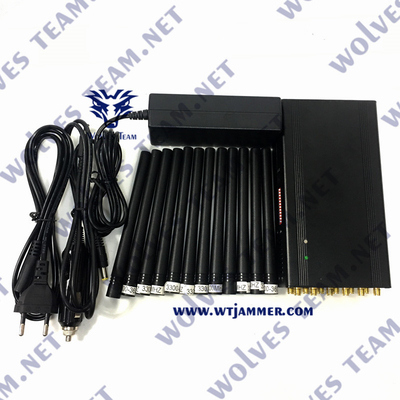 Uno stampo tenuto in mano di 12 Gps delle antenne per il VHF GPS Lojack di frequenza ultraelevata di 3G 4G 5G WiFi