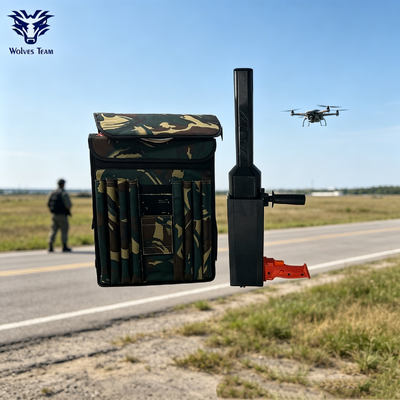 Acquistare Soppressore portatile anti-drone tipo pistola da zaino con grado di protezione IP55 per esterni, disturbatore di segnale UAE a lungo raggio per la protezione del perimetro di sicurezza sul campo e missioni anti-drone di emergenza fabbricazione online